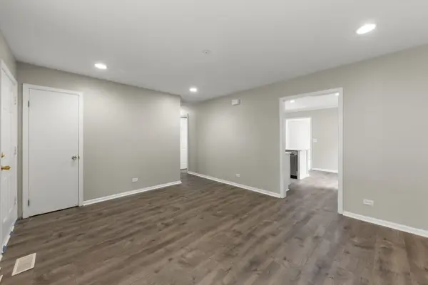 144 Garden DR, Bolingbrook, IL 60440