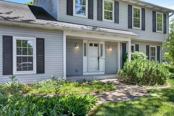 241 Wakefield LN, Geneva, IL 60134