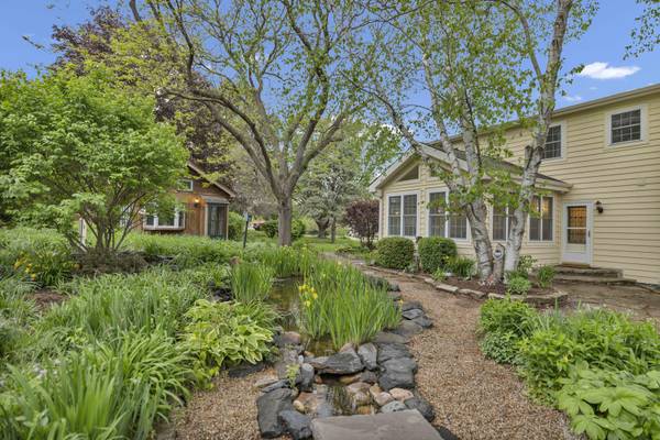 38W643 Bittersweet LN, Elgin, IL 60124