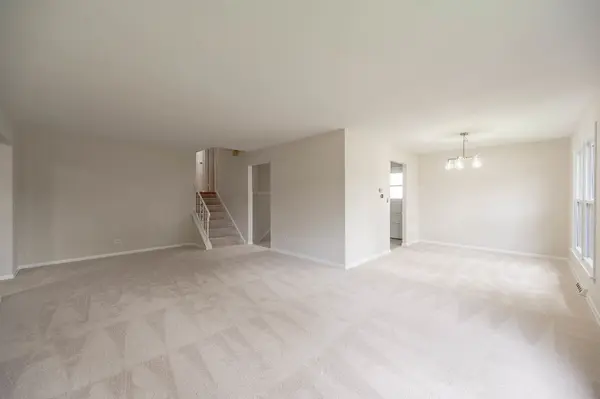 1722 W Pheasant TRL, Mount Prospect, IL 60056