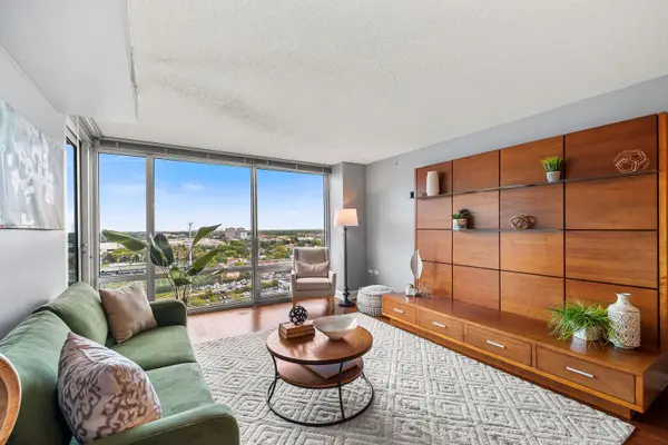 9655 Woods DR #1709, Skokie, IL 60077