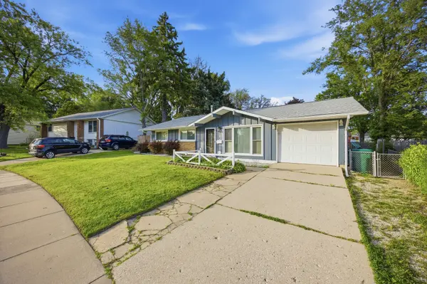 6 Beacon AVE, Romeoville, IL 60446