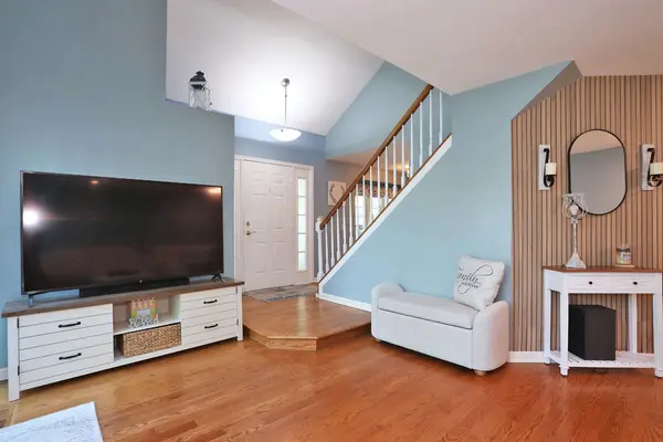 1259 Old Mill LN, Elk Grove Village, IL 60007