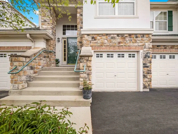377 Bay Tree CIR, Vernon Hills, IL 60061