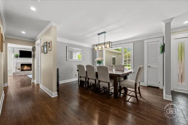 1804 Allen LN, St. Charles, IL 60174
