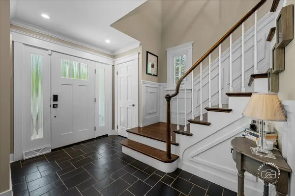 1804 Allen LN, St. Charles, IL 60174