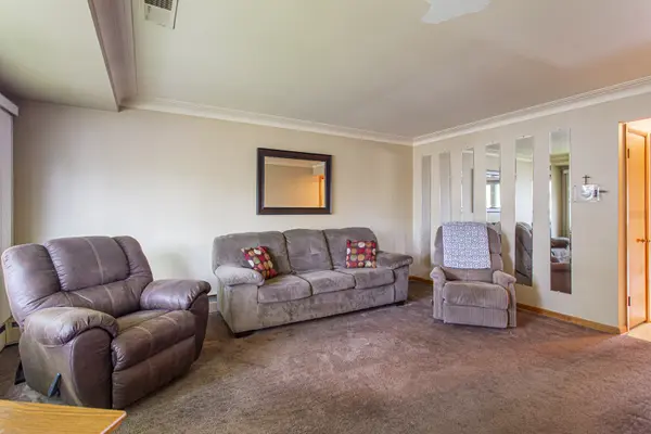 5304 S Mulligan AVE, Chicago, IL 60638