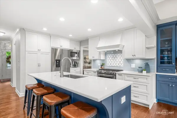 2576 Leach DR, Naperville, IL 60564