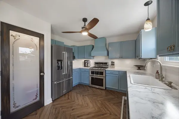 2000 Serenity LN, Woodstock, IL 60098