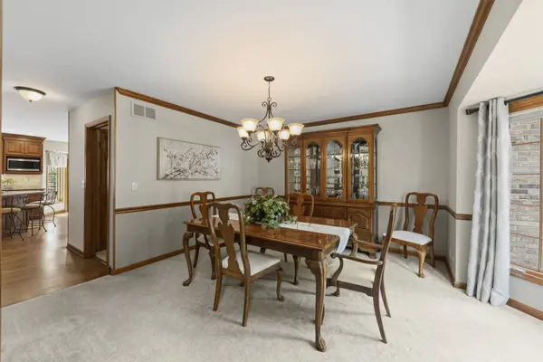 6344 Greene RD, Woodridge, IL 60517