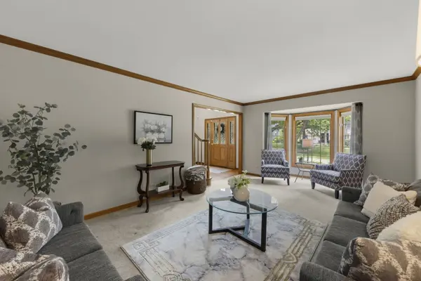6344 Greene RD, Woodridge, IL 60517