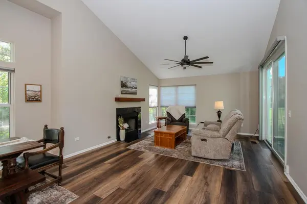 446 Cromwell CIR #1, Bartlett, IL 60103