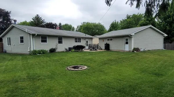 1500 Woodland DR, Sycamore, IL 60178