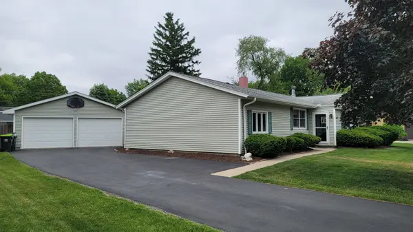 1500 Woodland DR, Sycamore, IL 60178