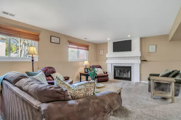 130 Lisk DR, Hainesville, IL 60030