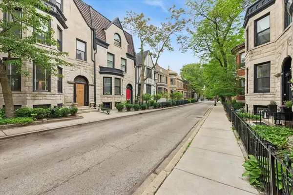 3822 N ALTA VISTA TER, Chicago, IL 60613