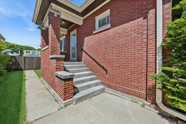 3810 N Mozart ST, Chicago, IL 60618