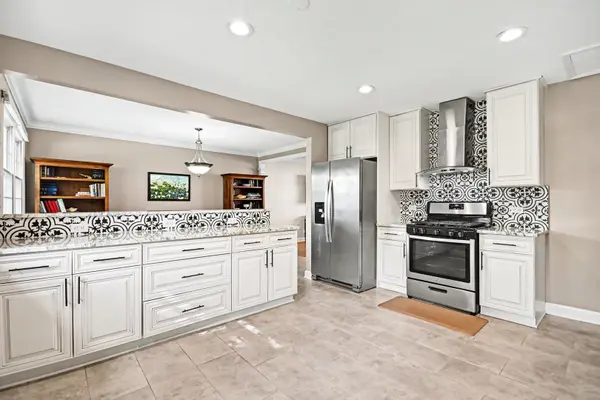 7801 Berkshire CT, Hanover Park, IL 60133