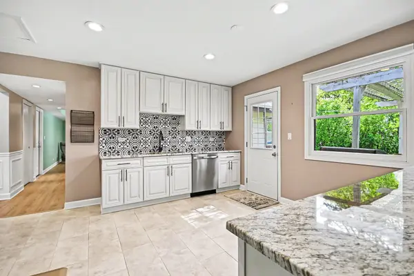 7801 Berkshire CT, Hanover Park, IL 60133