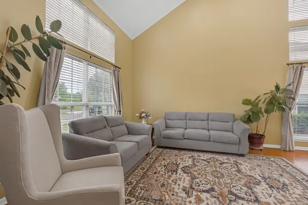 2324 Tracy LN, Algonquin, IL 60102