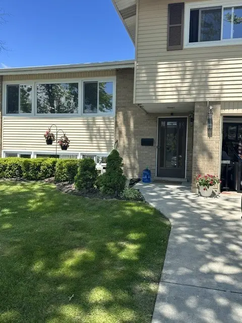 8917 Birch AVE, Morton Grove, IL 60053