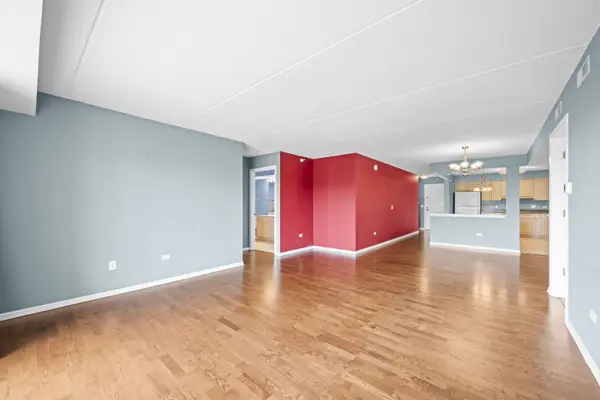 6807 N Milwaukee AVE #601, Niles, IL 60714