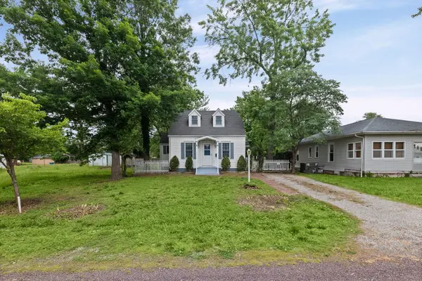 407 S Davis AVE, Centralia, IL 62801