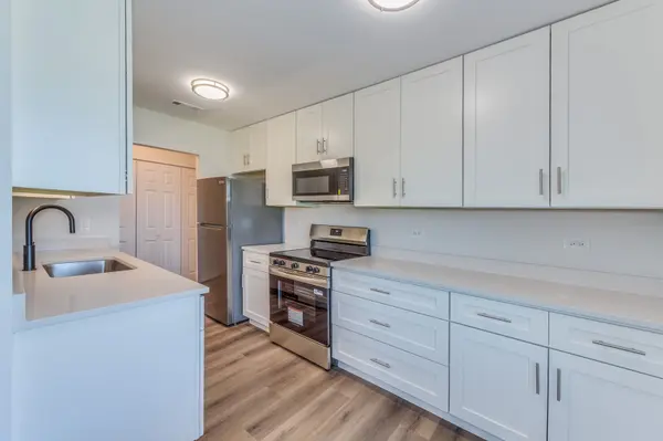 900 Perrie DR #304, Elk Grove Village, IL 60007