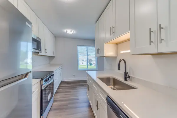 900 Perrie DR #304, Elk Grove Village, IL 60007