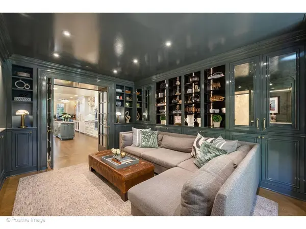 1405 N Dearborn ST, Chicago, IL 60610