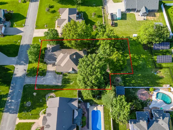 1204 Dylan LN, Carterville, IL 62918