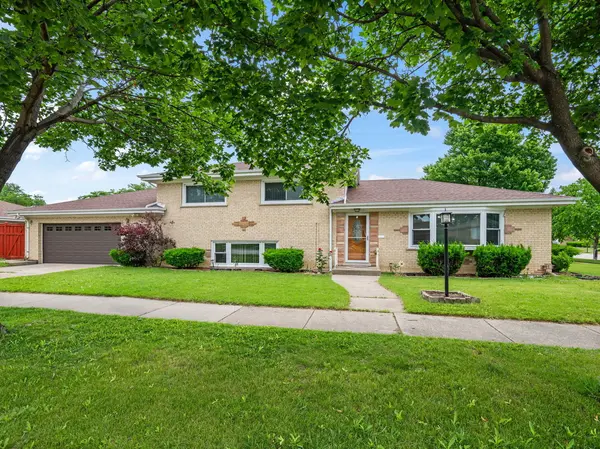 7662 Enfield AVE, Morton Grove, IL 60053