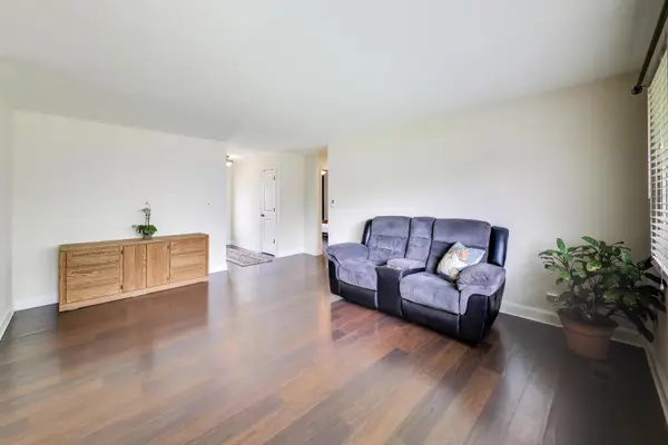605 N Rohlwing RD, Palatine, IL 60074