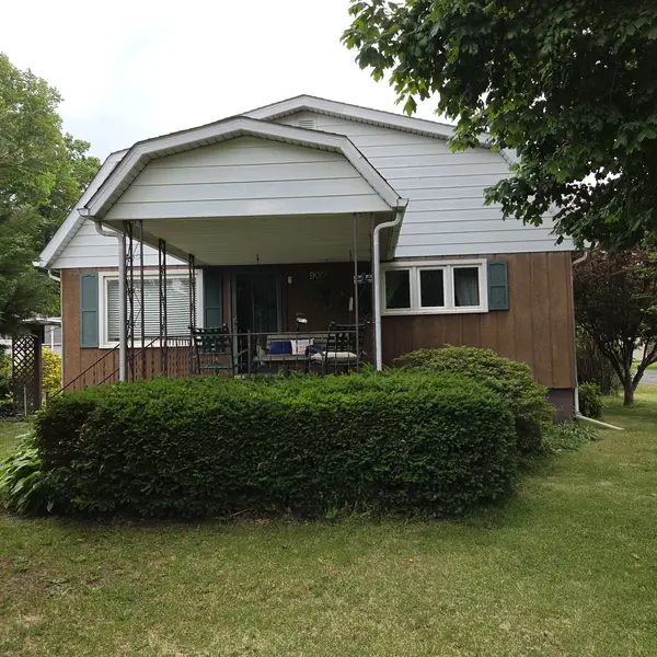 900 N Park ST, Sesser, IL 62884