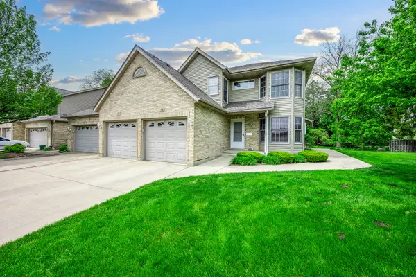 183 McLaren DR N #183, Sycamore, IL 60178