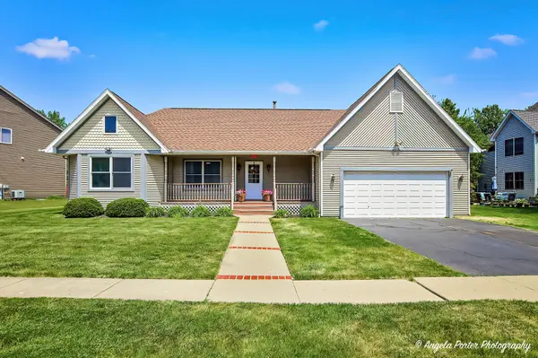 230 Redwing DR,  Woodstock,  IL 60098