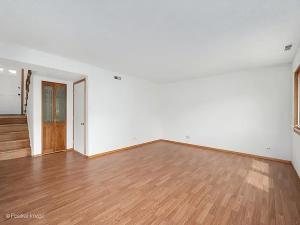 1475 Merrimac LN, Hanover Park, IL 60133