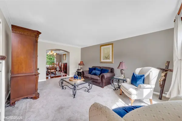 80 CHESTNUT CT, Elgin, IL 60120