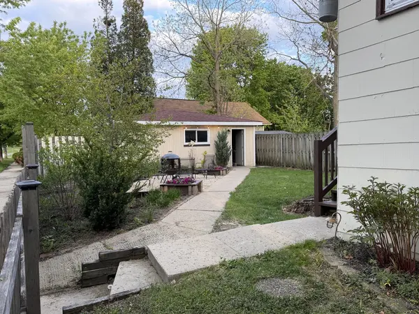 825 N Butrick ST, Waukegan, IL 60085