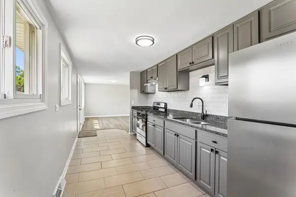 16032 Circle DR, Markham, IL 60428