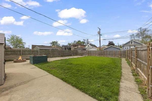 1926 S 16th AVE, Broadview, IL 60155