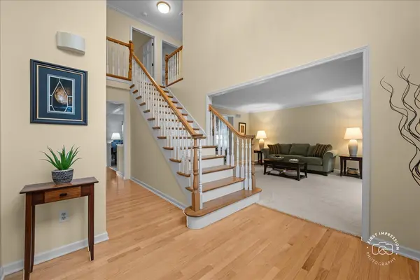 202 Windsor CIR, St. Charles, IL 60175