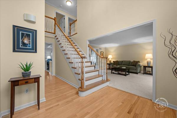 202 Windsor CIR, St. Charles, IL 60175
