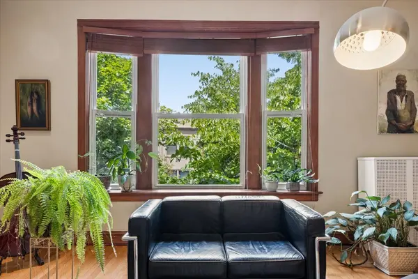 521 W Surf ST #3, Chicago, IL 60657