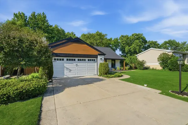 12 W Pickwick RD, Arlington Heights, IL 60005