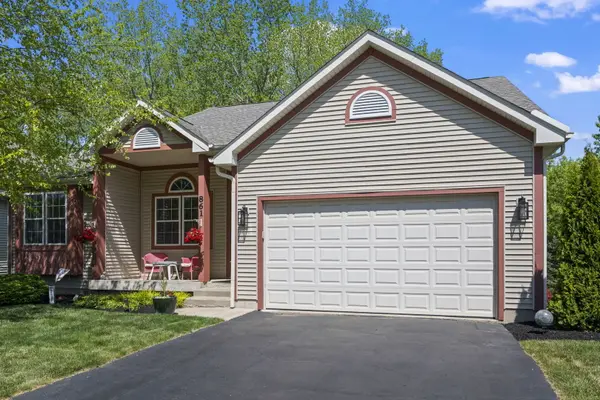 861 Prairie Ridge DR, Woodstock, IL 60098