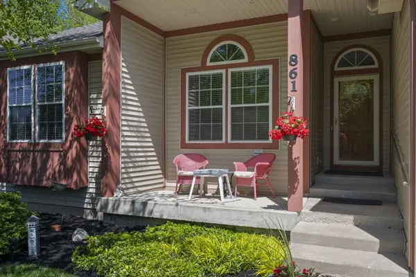 861 Prairie Ridge DR, Woodstock, IL 60098