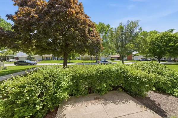 2630 Mitchell DR #4, Woodridge, IL 60517