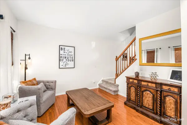39W470 W Mallory DR, Geneva, IL 60134