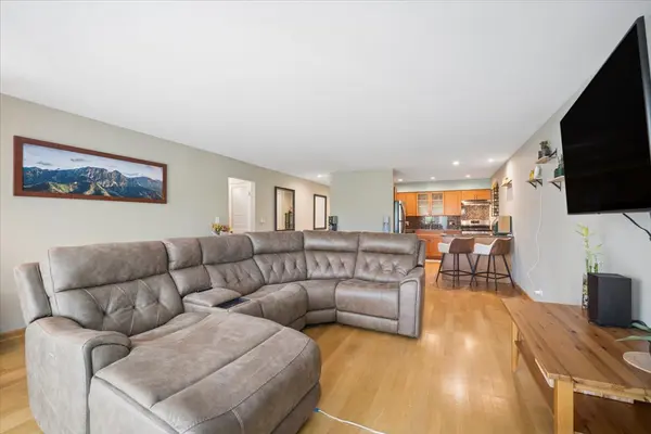 5400 Carriageway DR #315, Rolling Meadows, IL 60008